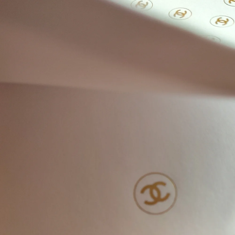 CHANEL Boutique Sticky Note Block Heavy Gold Base Luxury Desk Paper NIB